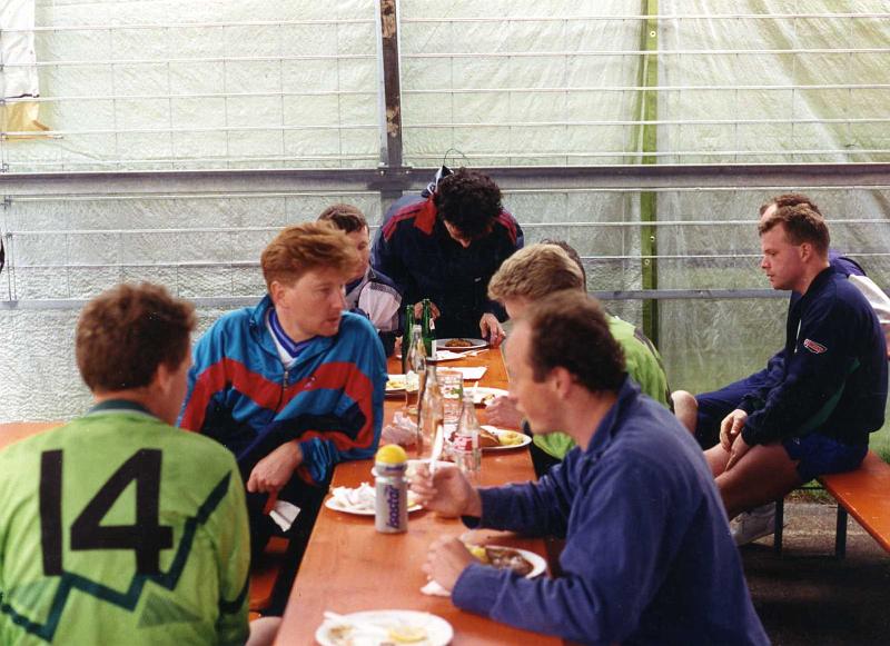 Lunch at Karlsruhe 93.jpg - Dave Worrall, Charlie Doyle, Keith Malone, Phil Carter, ?, Nick Whitworth, Bob Brooks, Sean McLaughlin, Ian Wall